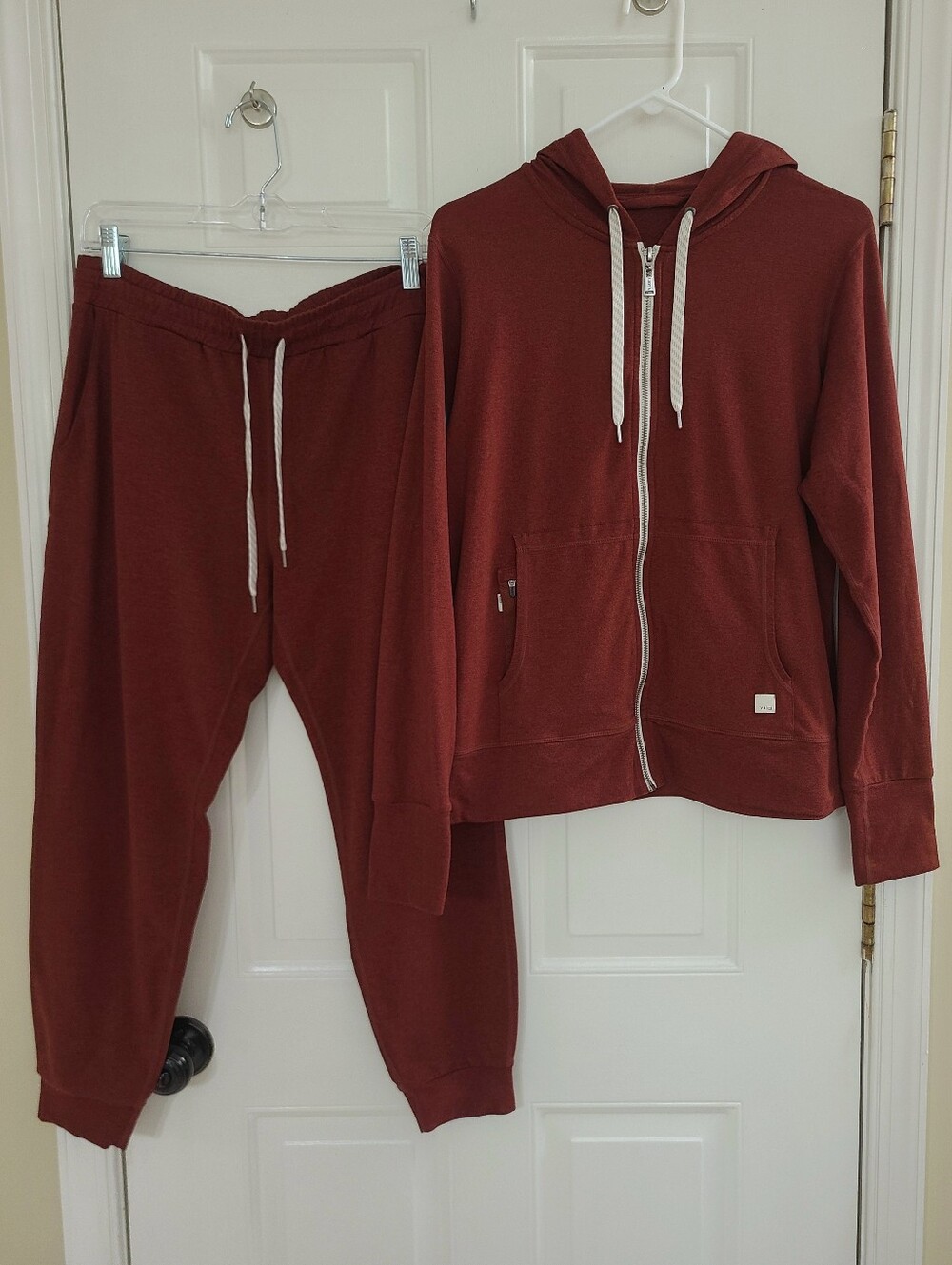 Vuori Women's Halo Performance Hoodie & Jogger Set Size M Estimated EUC!